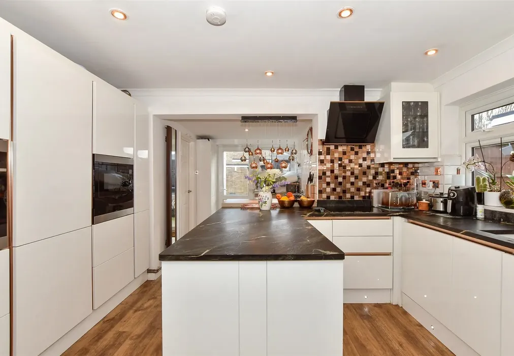Kitchen - Corrance Green, Maidstone, Kent - Wards of Kent