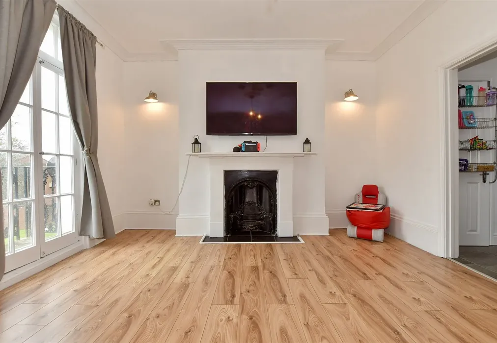 Lounge - Hardres Street, Ramsgate, Kent - Wards of Kent
