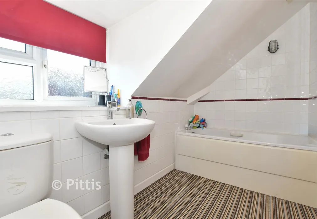 Bathroom - Elliston Road, Totland Bay, Isle of Wight - Wards of Kent