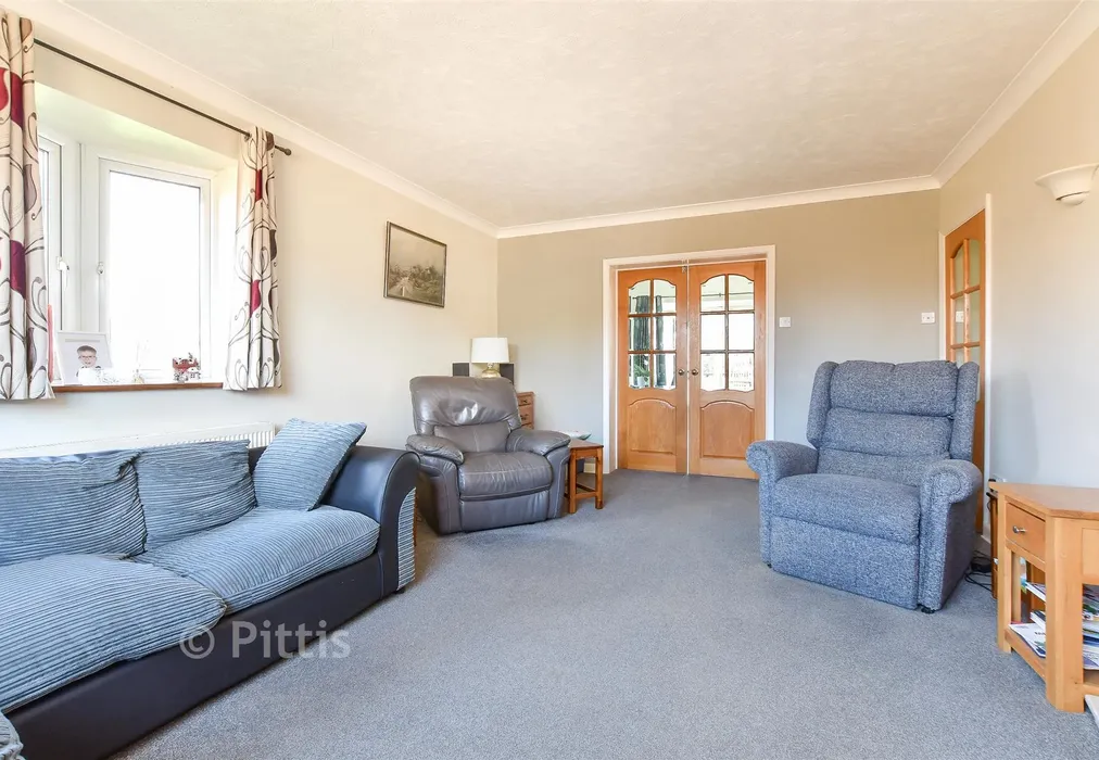 Sitting Room - Elliston Road, Totland Bay, Isle of Wight - Wards of Kent