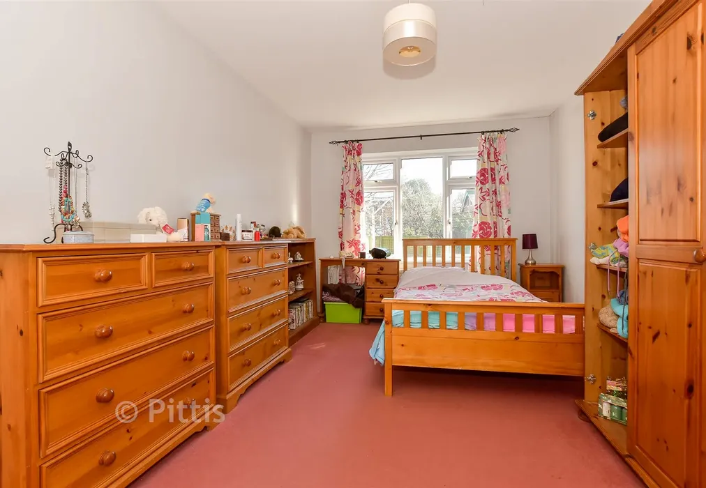 Bedroom 6 - Elliston Road, Totland Bay, Isle of Wight - Wards of Kent