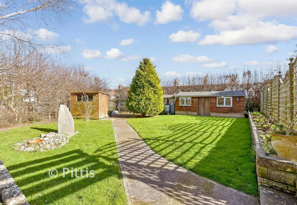 Rear Garden - Elliston Road, Totland Bay, Isle of Wight - Wards of Kent