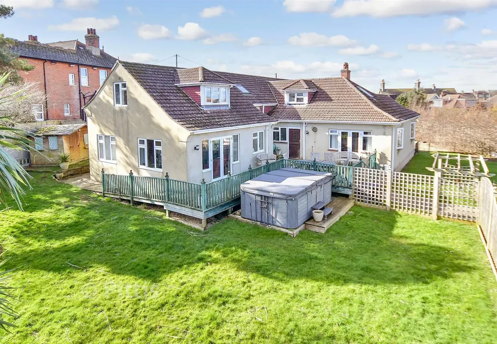 External (Web) - Elliston Road, Totland Bay, Isle of Wight - Wards of Kent