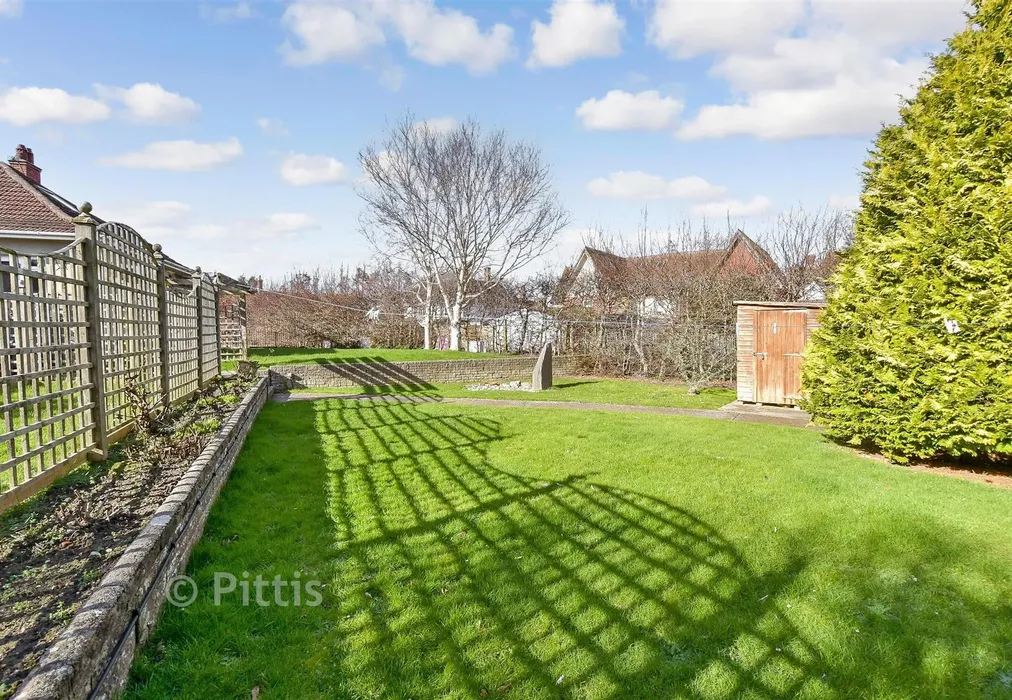 Rear Garden - Elliston Road, Totland Bay, Isle of Wight - Wards of Kent