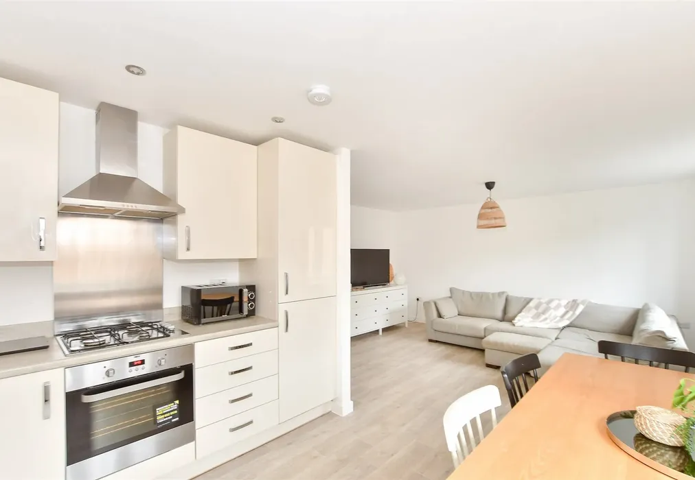 Kitchen/Lounge /Diner - New Bridge Road, Cranleigh, Surrey - Wards of Kent