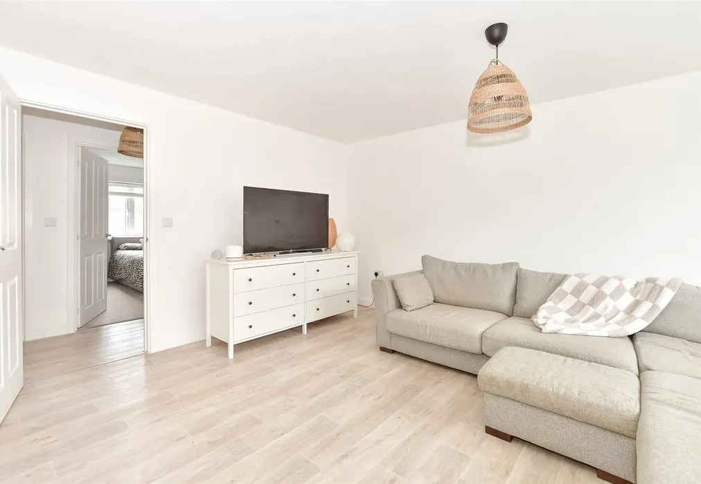 Kitchen/Lounge /Diner - New Bridge Road, Cranleigh, Surrey - Wards of Kent