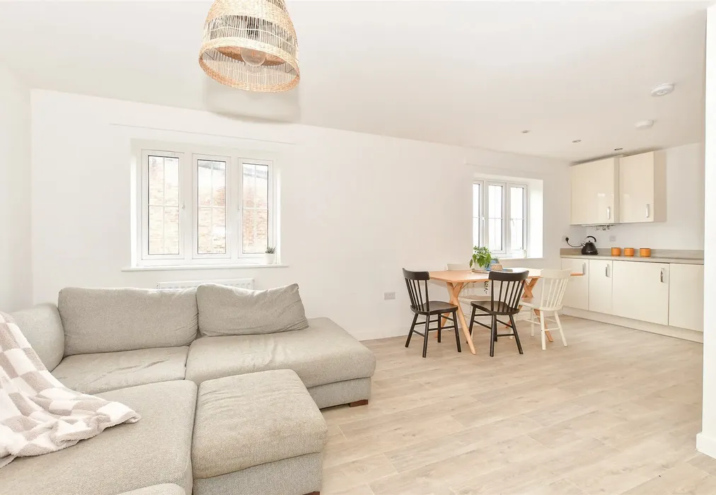 Kitchen/Lounge /Diner - New Bridge Road, Cranleigh, Surrey - Wards of Kent