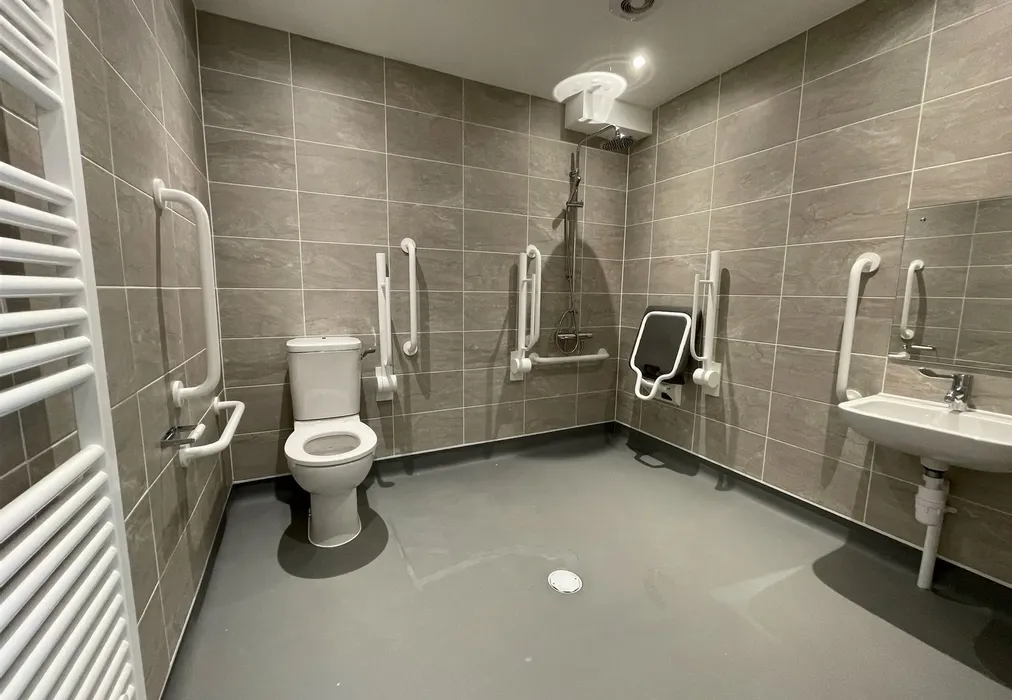 Bathroom - Betterton Mead, Worthing Homes, Littlehampton, West Sussex - Wards of Kent