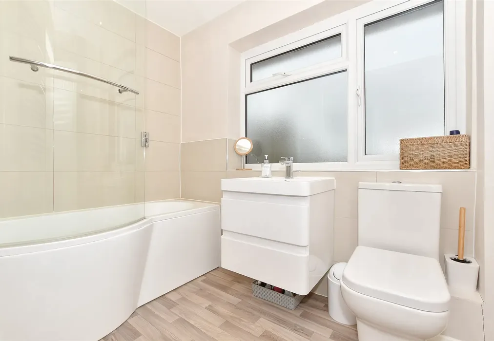 Bathroom - Hanmer Way, Staplehurst, Tonbridge, Kent - Wards of Kent