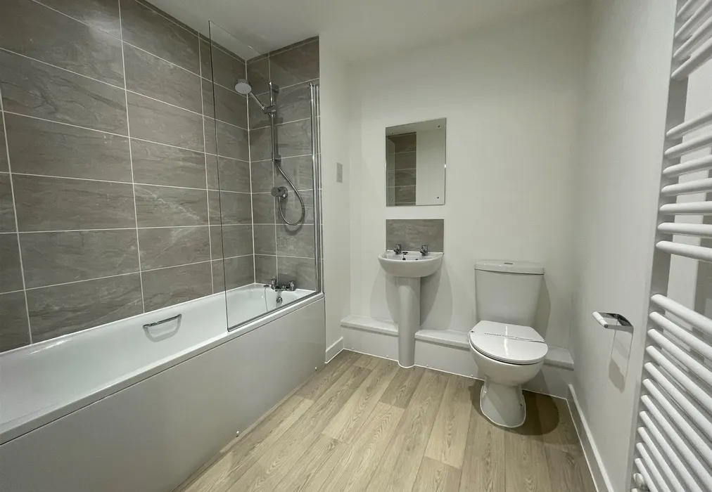 Bathroom - Betterton Mead, Worthing Homes, Littlehampton, West Sussex - Wards of Kent