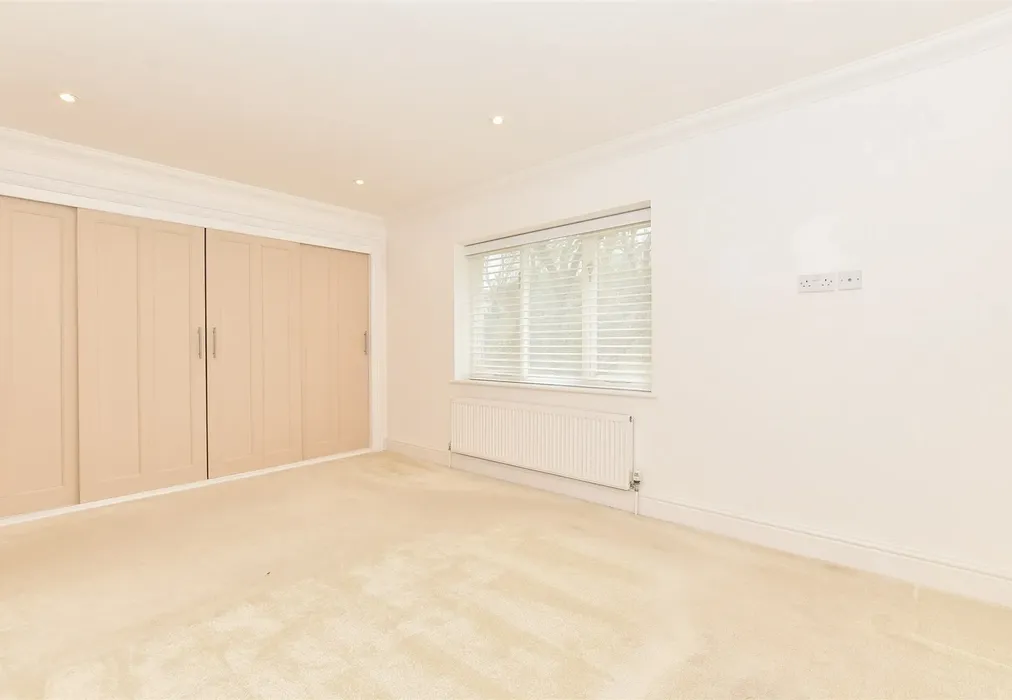 Bedroom 1 - Tanners Hill, Hythe, Kent - Wards of Kent