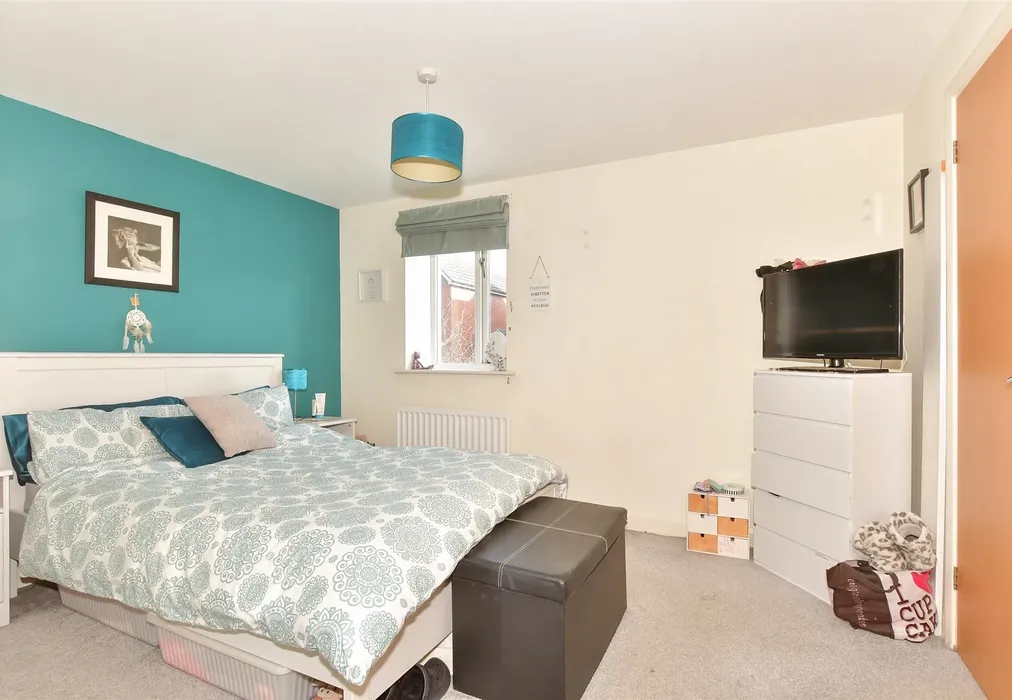 Bedroom 1 - George Stewart Avenue, Faversham, Kent - Wards of Kent