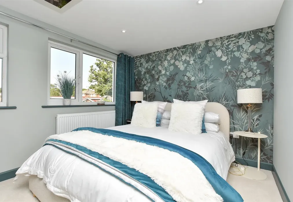 Bedroom 1 - Sunningdale Drive, Rainham, Gillingham, Kent - Wards of Kent