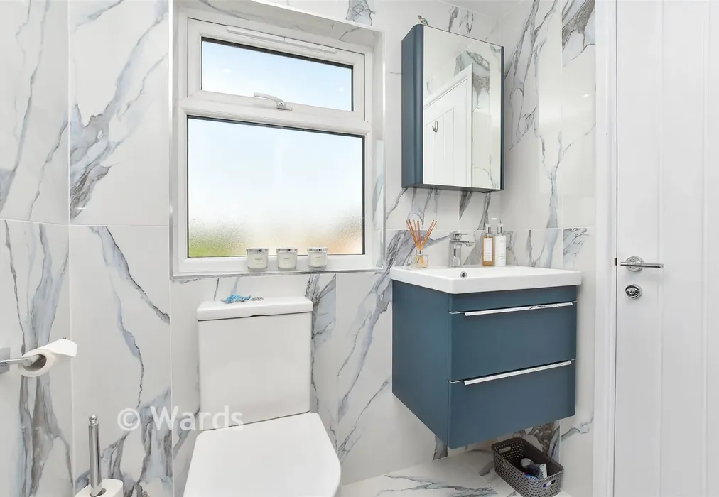 En-Suite Shower Room - Sunningdale Drive, Rainham, Gillingham, Kent - Wards of Kent