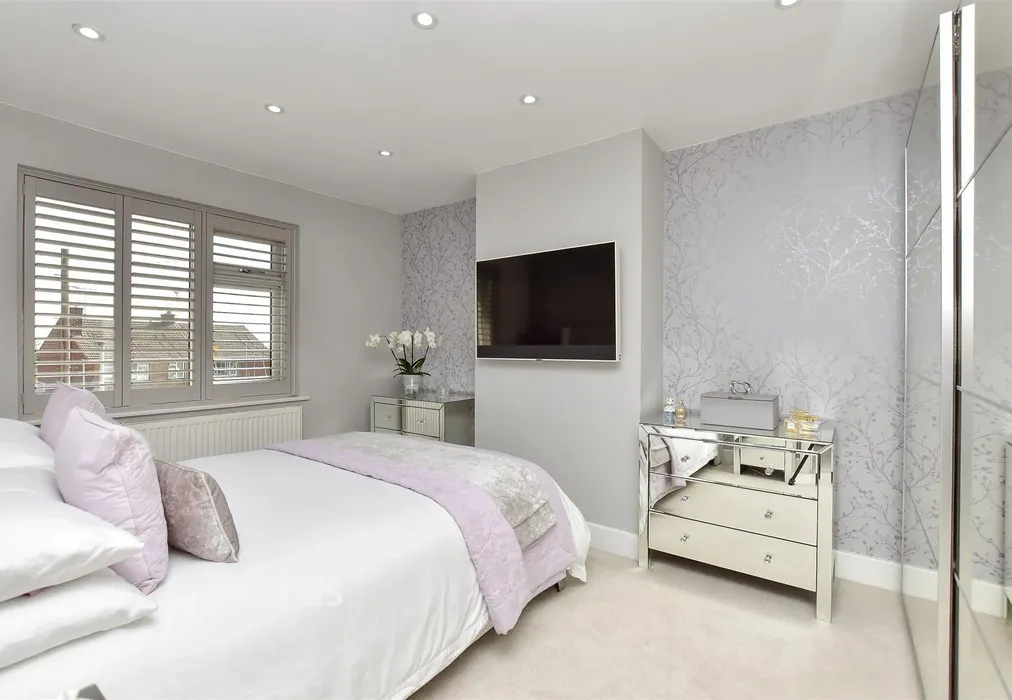 Bedroom 2 - Sunningdale Drive, Rainham, Gillingham, Kent - Wards of Kent