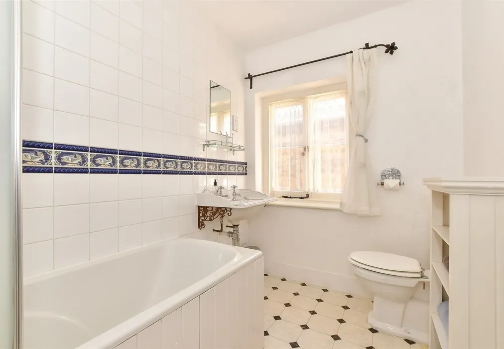 Bathroom - Melville Street, Sandown, Isle of Wight - Wards of Kent