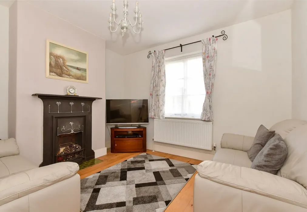 Lounge - Melville Street, Sandown, Isle of Wight - Wards of Kent