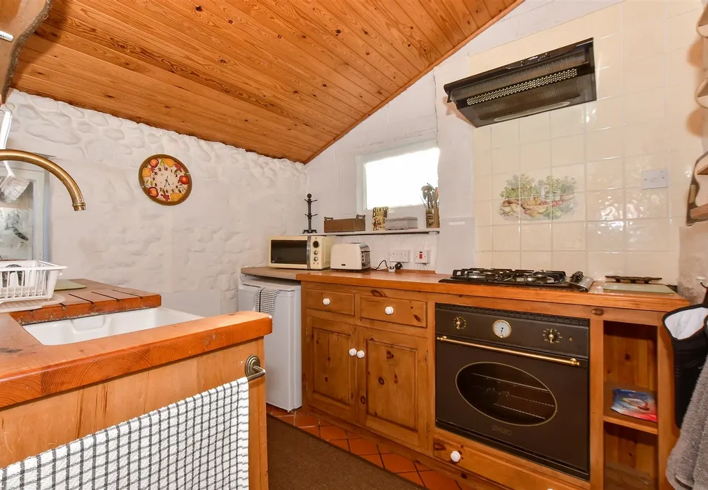 Kitchen - Melville Street, Sandown, Isle of Wight - Wards of Kent