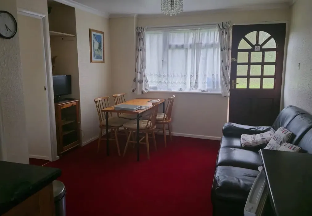 Lounge - Yaverland Road, Sandown, Isle of Wight - Wards of Kent