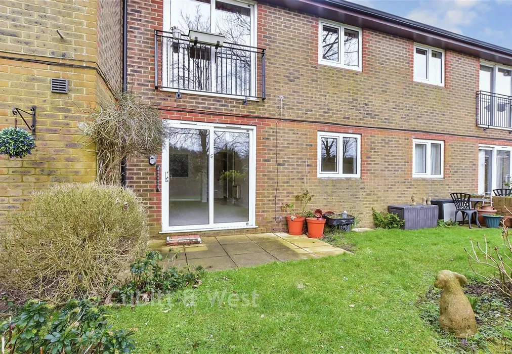 Patio - Brickyard Lane, Crawley Down, West Sussex - Wards of Kent