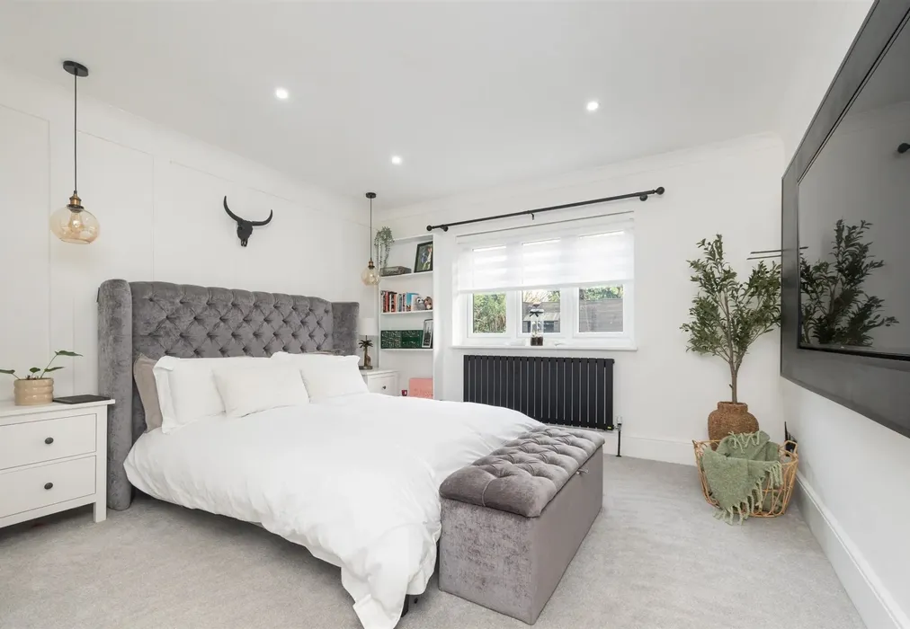 Bedroom 1 - Priory Fields, Eynsford, Dartford, Kent - Wards of Kent