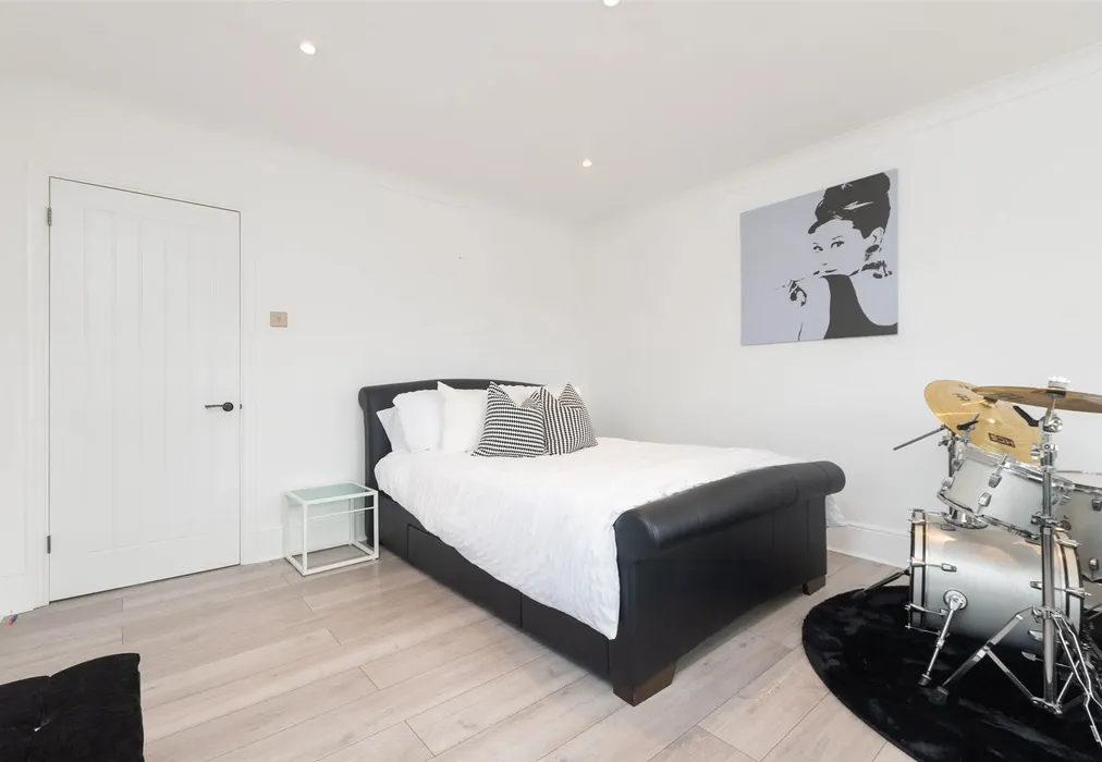 Bedroom 2 - Priory Fields, Eynsford, Dartford, Kent - Wards of Kent