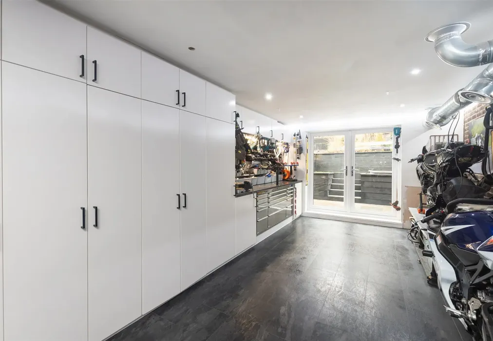 Garage - Priory Fields, Eynsford, Dartford, Kent - Wards of Kent