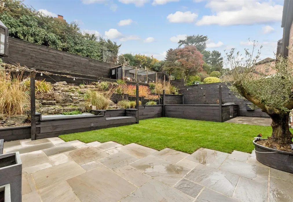Rear Garden - Priory Fields, Eynsford, Dartford, Kent - Wards of Kent