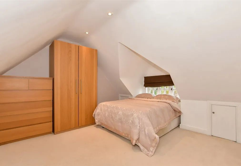 Bedroom 2 - Eyhorne Street, Hollingbourne, Maidstone, Kent - Wards of Kent