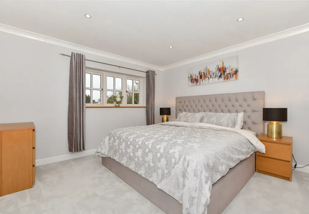 Bedroom 1 - Eyhorne Street, Hollingbourne, Maidstone, Kent - Wards of Kent