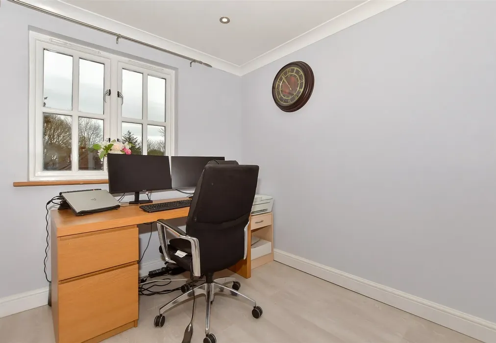 Bedroom 5 - Eyhorne Street, Hollingbourne, Maidstone, Kent - Wards of Kent