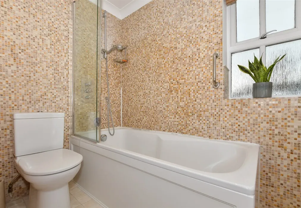 Bathroom - Eyhorne Street, Hollingbourne, Maidstone, Kent - Wards of Kent