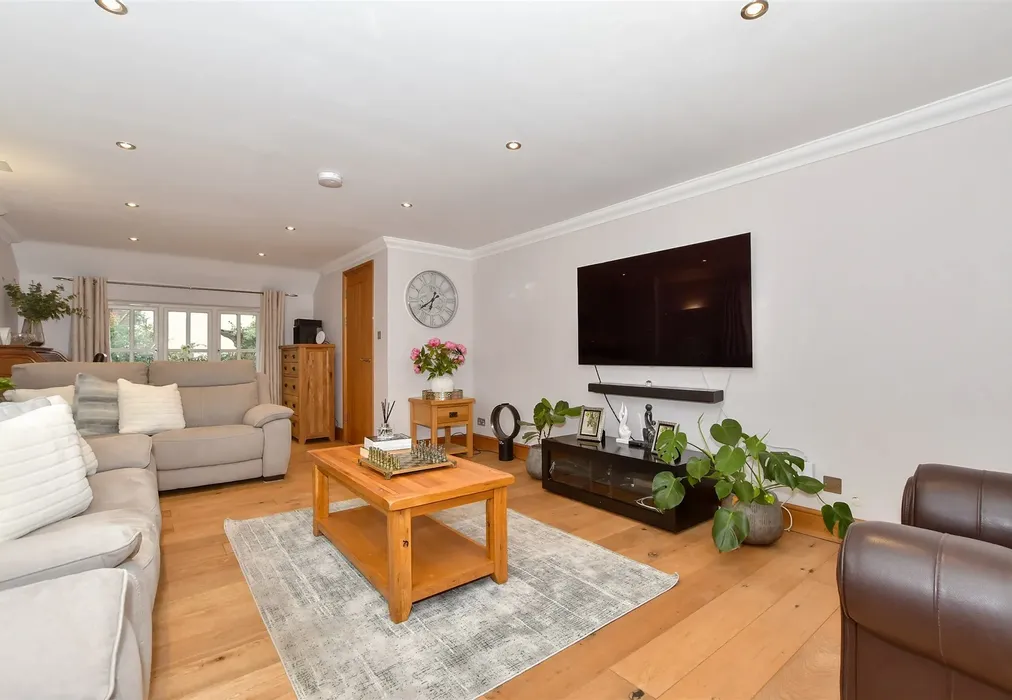 Lounge - Eyhorne Street, Hollingbourne, Maidstone, Kent - Wards of Kent