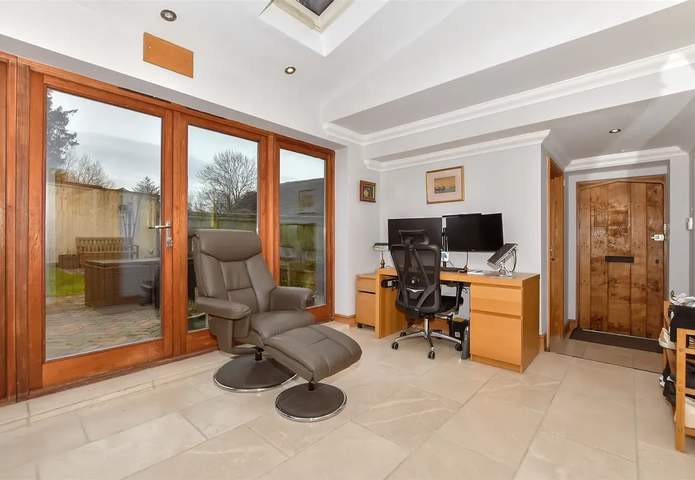 Family Room - Eyhorne Street, Hollingbourne, Maidstone, Kent - Wards of Kent