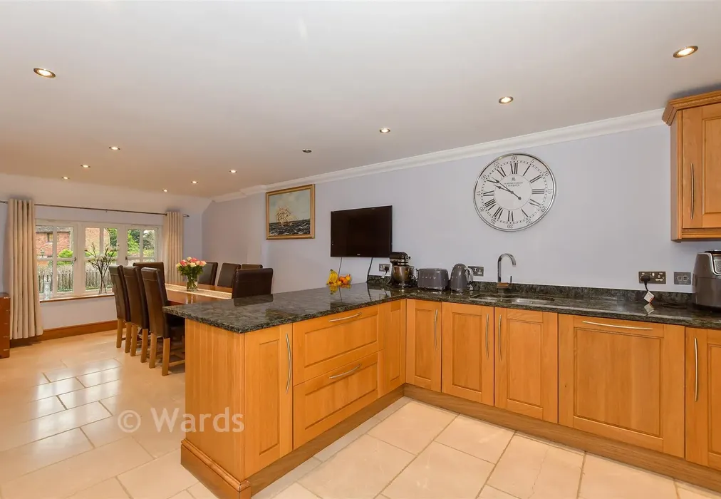 Kitchen - Eyhorne Street, Hollingbourne, Maidstone, Kent - Wards of Kent