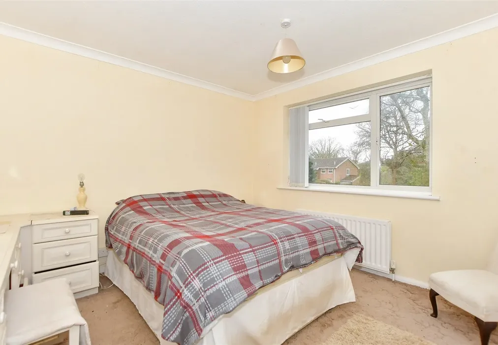 Bedroom 1 - Youngwoods Copse, Alverstone Garden Village, Isle of Wight - Wards of Kent