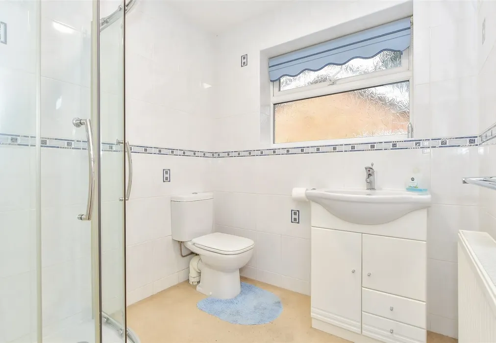 En-Suite Shower Room - Youngwoods Copse, Alverstone Garden Village, Isle of Wight - Wards of Kent