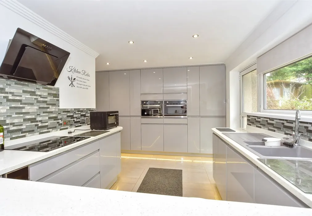 Kitchen - Youngwoods Copse, Alverstone Garden Village, Isle of Wight - Wards of Kent