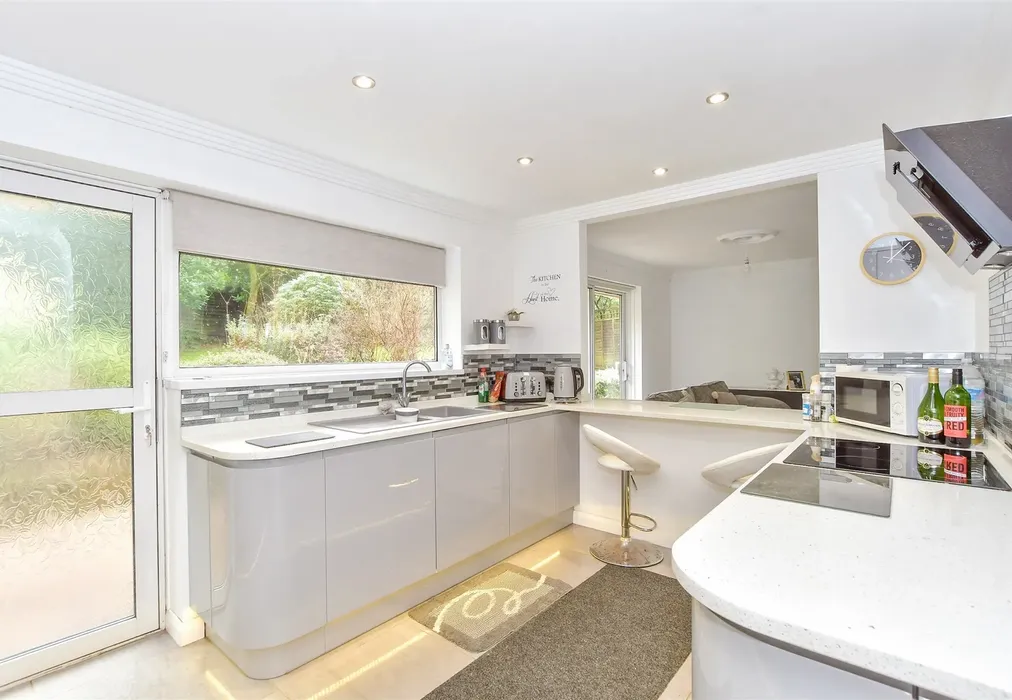 Kitchen - Youngwoods Copse, Alverstone Garden Village, Isle of Wight - Wards of Kent