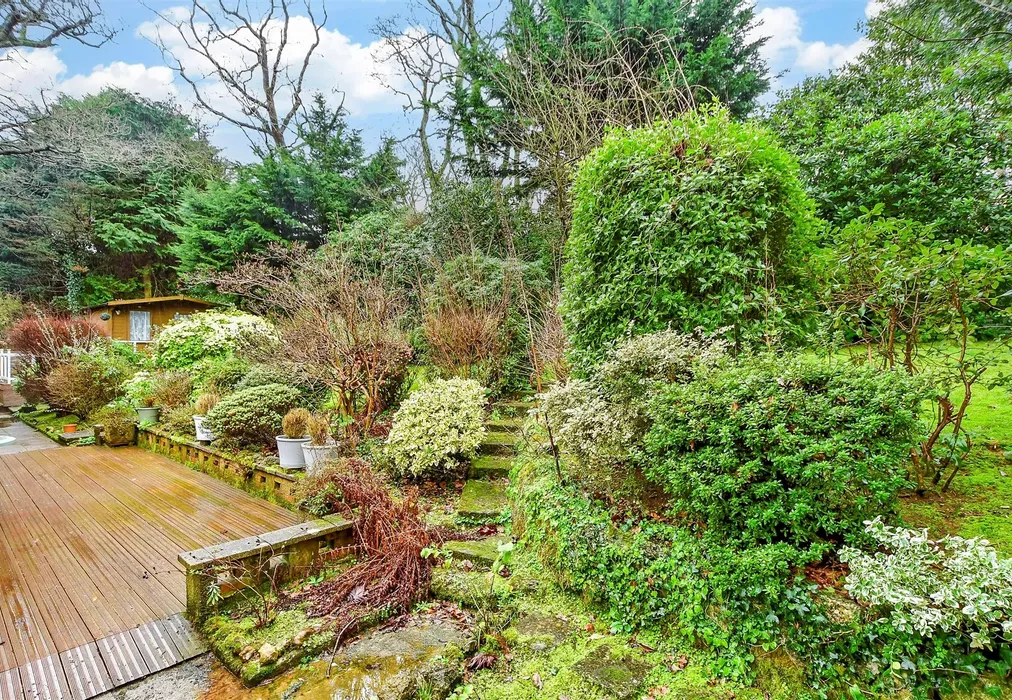 Rear Garden - Youngwoods Copse, Alverstone Garden Village, Isle of Wight - Wards of Kent