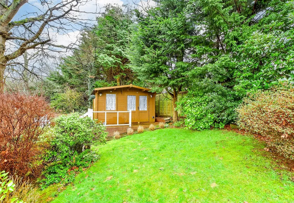 Rear Garden - Youngwoods Copse, Alverstone Garden Village, Isle of Wight - Wards of Kent