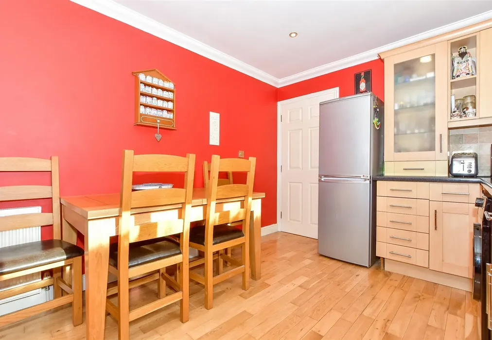 Kitchen - Well Road, Bognor Regis, West Sussex - Wards of Kent