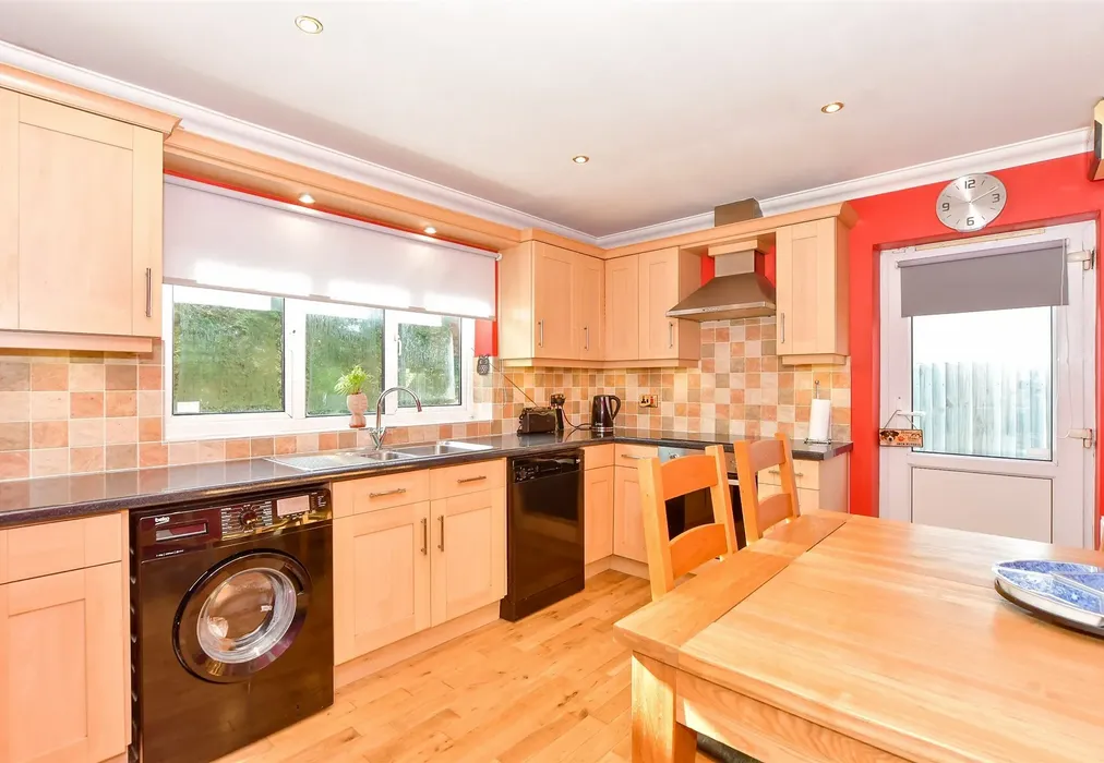 Kitchen - Well Road, Bognor Regis, West Sussex - Wards of Kent