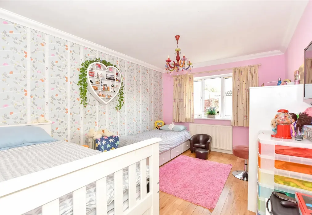 Bedroom 1 - Well Road, Bognor Regis, West Sussex - Wards of Kent