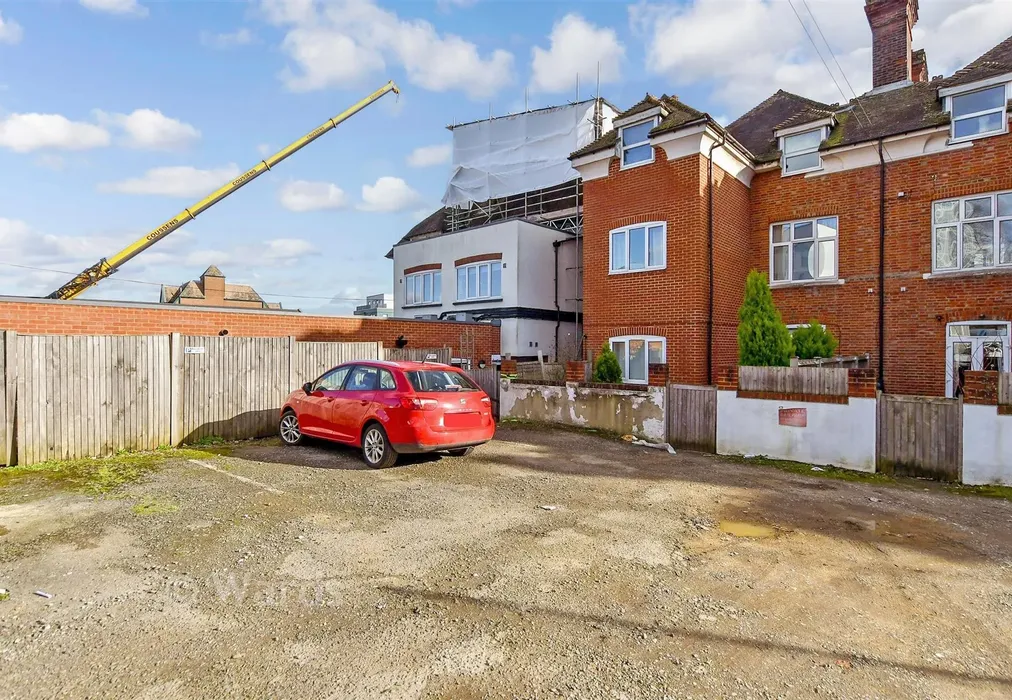 Driveway/Parking - Tonbridge Road, Maidstone, Kent - Wards of Kent