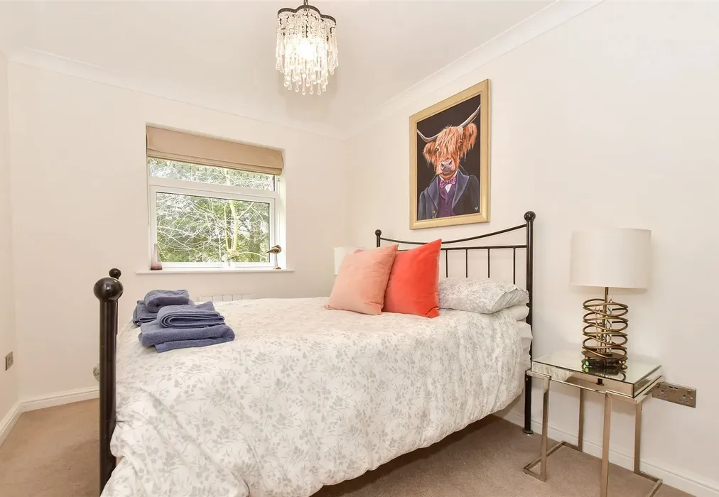 Room 5 - Dover Road, Eastry, Sandwich, Kent - Wards of Kent