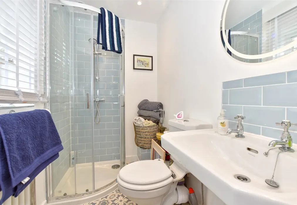 Cottage - Ensuite - Dover Road, Eastry, Sandwich, Kent - Wards of Kent