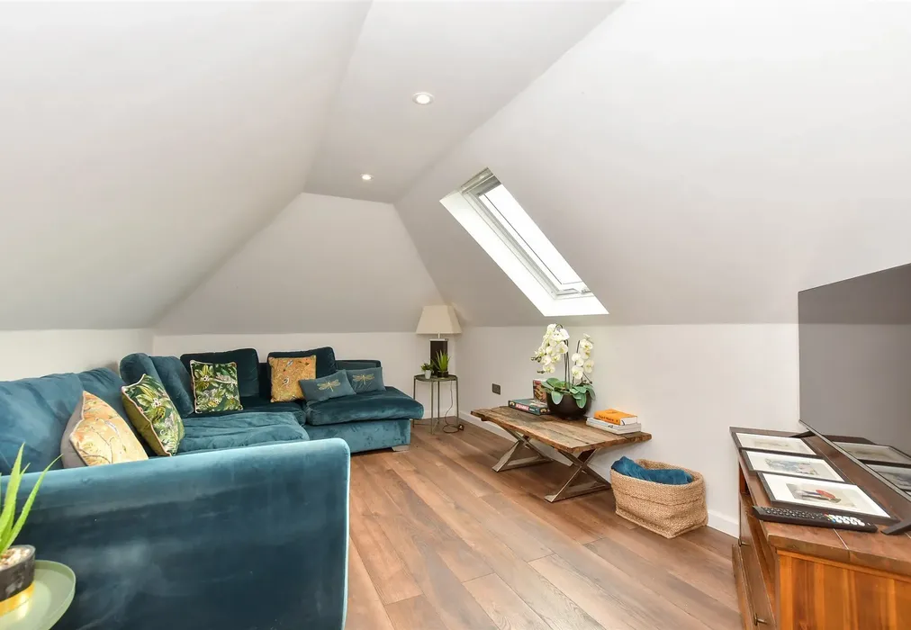 Room 6 - Dover Road, Eastry, Sandwich, Kent - Wards of Kent