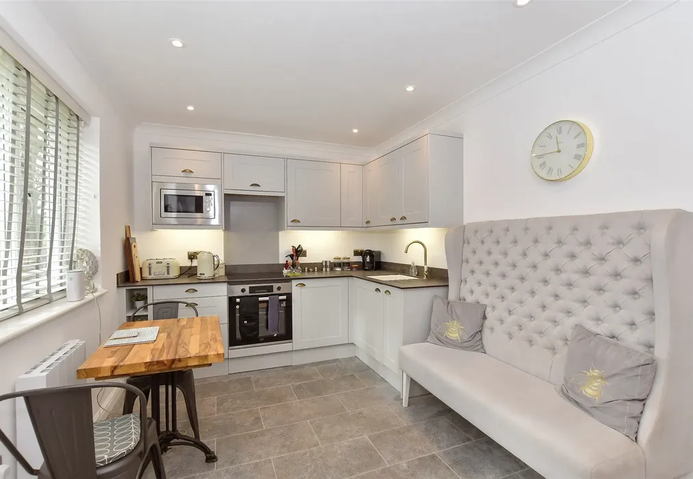 Room 4 - Dover Road, Eastry, Sandwich, Kent - Wards of Kent