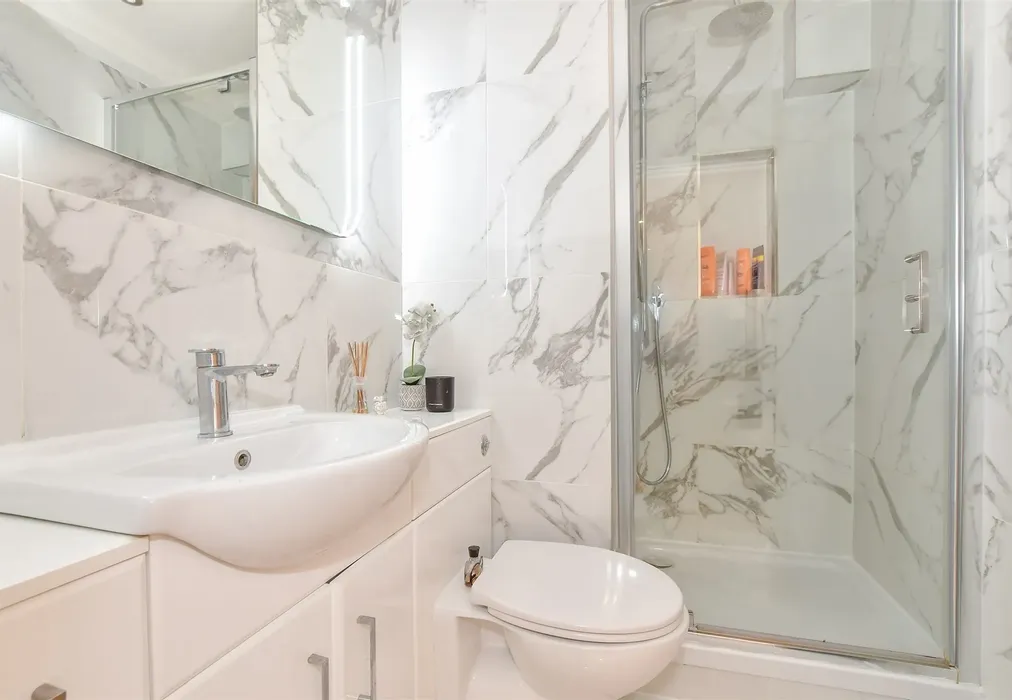 En-Suite Shower Room - Station Road West, Canterbury, Kent - Wards of Kent